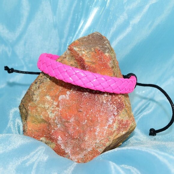 Leah Classic Weave Bohemian Sliding Wax Tie Leather Bracelet Pink Gift Packaged - Picture 1 of 7